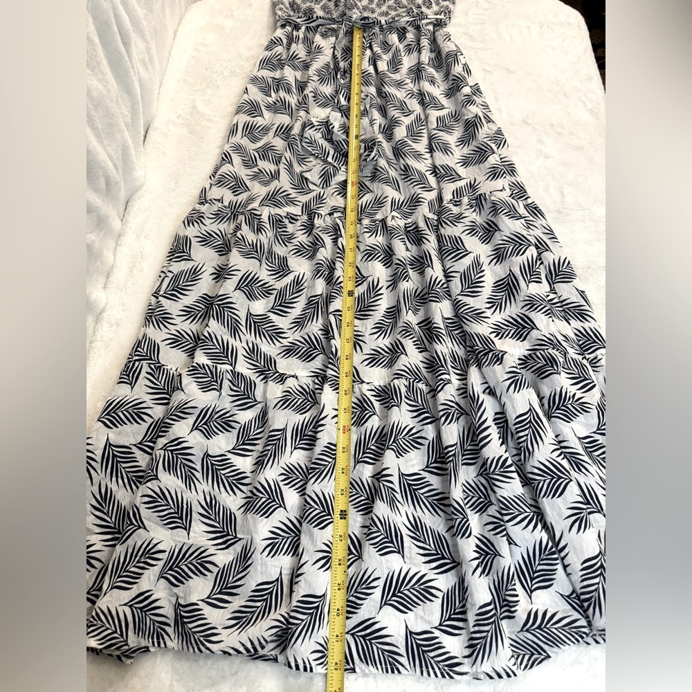 ee:some White & Navy Blue Palm Print Tiered Skirt Smocked Strapless Maxi Dress - Picture 13 of 14